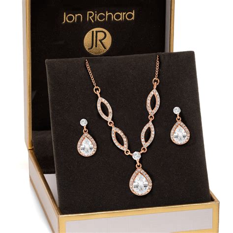 necklace and earring gift set